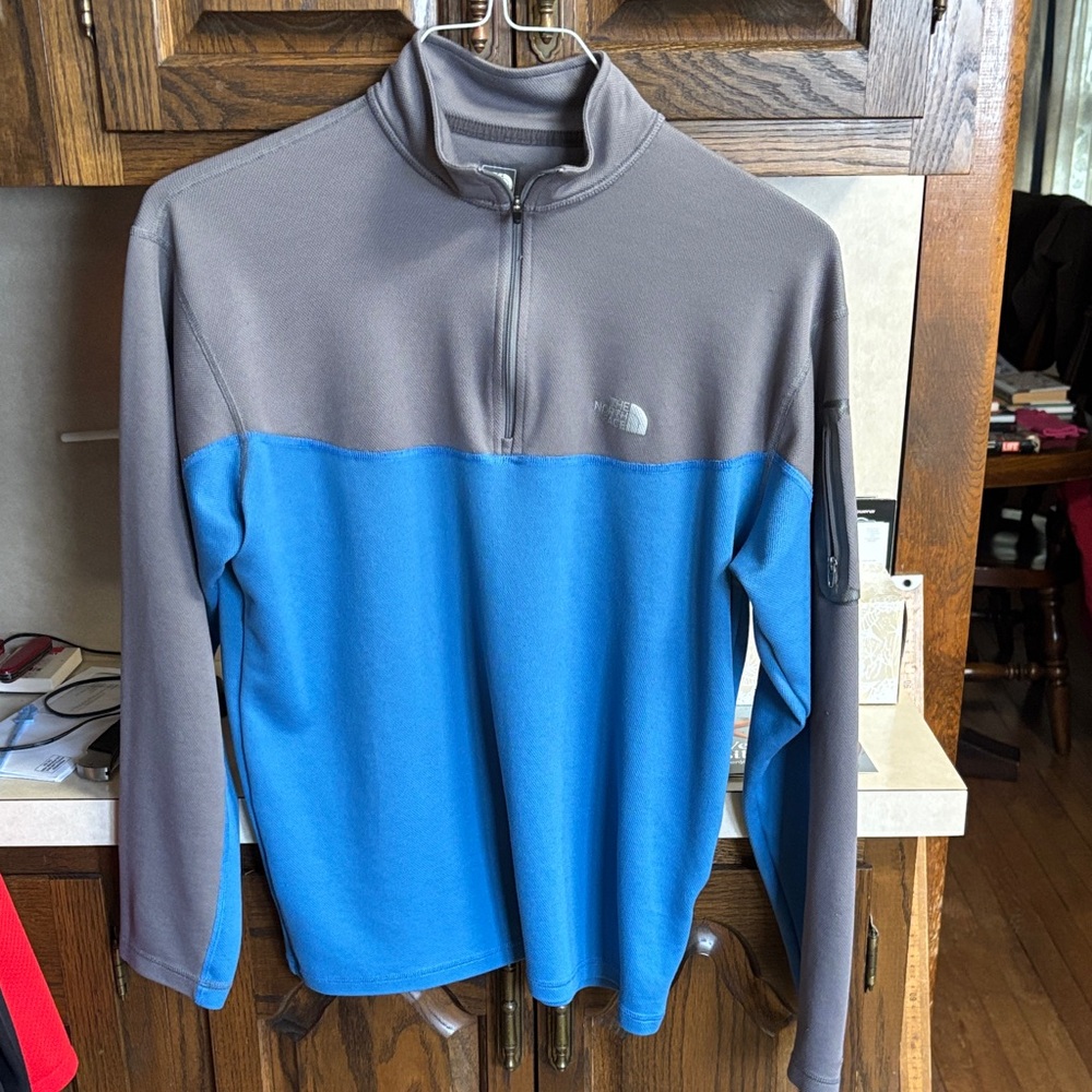 The North Face Blue & Grey Flight Series 1/4 zip Jacket Men’s Medium